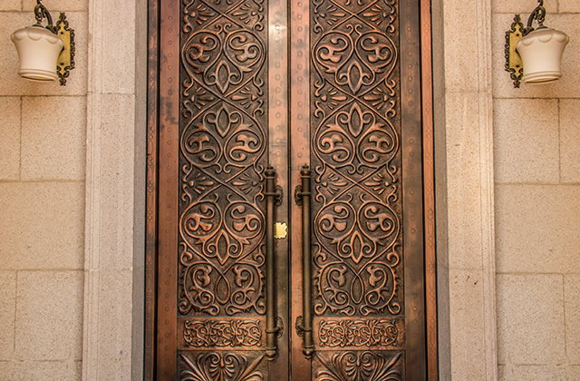 仿銅門是什么材質